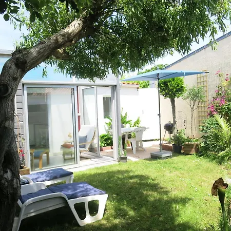 Roses Tremieres By Interhome Talmont-Saint-Hilaire