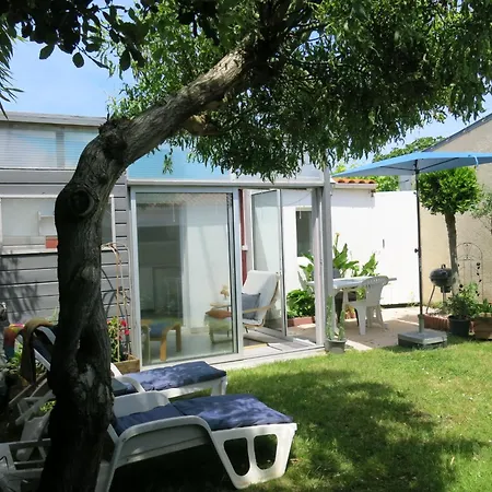 Roses Tremieres By Interhome Talmont-Saint-Hilaire