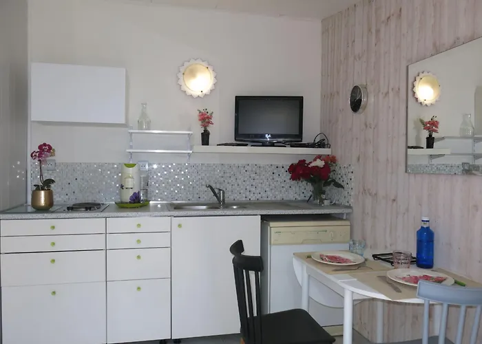 Roses Tremieres By Interhome *