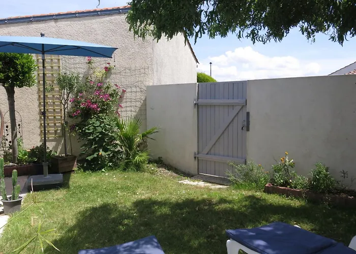 Roses Tremieres By Interhome *